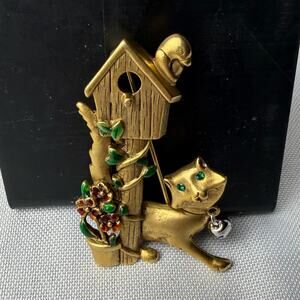 VTG Danecraft Gold Tone Cat Birdhouse Brooch Rhinestone Bell Signed 2.5 x 1.5"